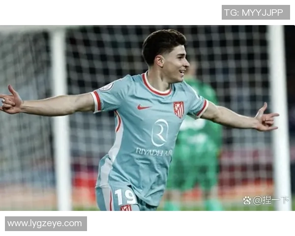 阿尔瓦雷斯：从阿根廷天才到欧洲赛场的锋线新星